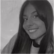 Psicologa que sigue formandose en el campo (a distancia para organizar mejor mi tiempo) Como hobbies leo poesia y hago deporte. 