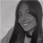 Psicologa que sigue formandose en el campo (a distancia para organizar mejor mi tiempo) Como hobbies leo poesia y hago deporte.