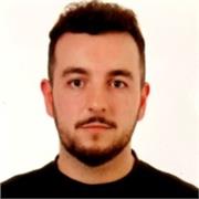 Profesor titulado en Biología por la Universidad de Santiago de Compostela y con Máster de profesorado por la UNIR.