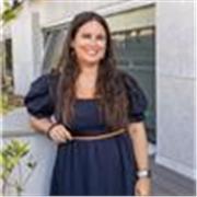 Graduada con experiencia en contabilidad y análisis financiero, con sólida base en matemáticas aplicadas.