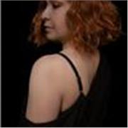 Maestra de bajo eléctrico, de armonía, de solfeo, de entrenamiento auditivo y composición
