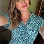 Médica especialista en medicina interna, profesora de biología