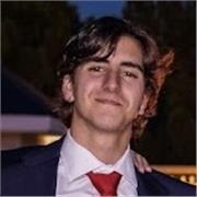 Me defino como una persona cercana, responsable y muy motivada por enseñar y ayudar a los demás a mejorar.