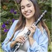 ¡Hola! Soy Naty, clarinetista profesional (UdeA). Ofrezco clases de iniciación musical para todas las edades
