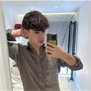 Me defino como una persona con facilidad por adaptarse a cada uno de los niños de primaria-eso por mi experiencia como entrenador.