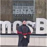 Maestro en derecho, sin experiencia pero con maestría y con ganas de mostrar el conocimiento