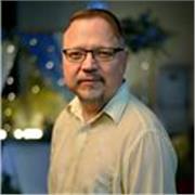 Profesor de música. Enseño piano, canto y batería. Enseño a componer canciones. Para alumnos tanto principiantes como avanzados.