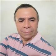 Profesor de Matemáticas imparte clases a alumnos de secundaria