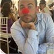 Trabajador de banca con ganas de enseñar vocabulario del sector.