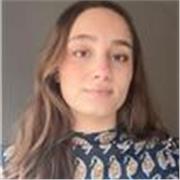 Soy una persona cercana, paciente y comprometida, con ganas de enseñar y ayudar a los demás a aprender.