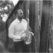 Aprende a tocar saxofón y domina el lenguaje musical con clases particulares adaptadas a tu nivel. Modalidad online o presencial