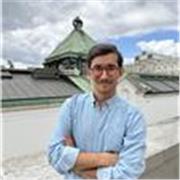 Ingeniero aeroespacial, con experiencia internacional con operaciones de vuelo.