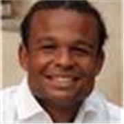 Soy estadounidense. Cursé mis estudios en una escuela francesa y americana en Nueva York. Obtuve el diploma secundaria americano.