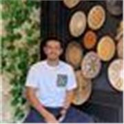 Licenciado en Filología e Idiomas. Más de 10 años de experiencia en educación virtual - todas las edades y niveles de competencia