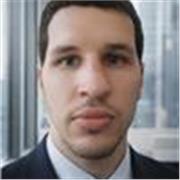 Profesor de español da clases a todas las edades