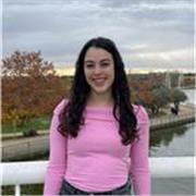 Estudiante de tercer año de Educación Infantil y Primaria, interesada en dar apoyo educativo para niños de esas edades. 