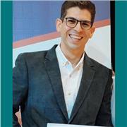 Una persona motivada, enfocada en lograr objetivos y con muy buenas habilidades comunicativas. Me gustaría enseñar a estudiantes