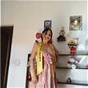 Profesora de apoyo para niños con un tecnólogo de auxiliar en primera infancia