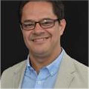 Profesor de Psicología para pregrado y postgrado. Magister en Psicología Clínica Infantojuvenil. Docente escolar y universitario. Muy didáctico y con amplia experiencia en la educación