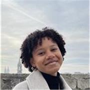 Étudiante en architecture, donne des cours sur les logiciels et prépare aux concours (cours pour tous)
