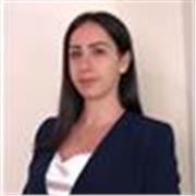 Insegnante specializzata in materie umanistiche con esperienza nel tutoraggio scolastico e universitario