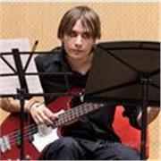 Insegnante di musica offre lezione per principianti che si vogliono interfacciare con la teoria musicale, dal armonia al solfeggio