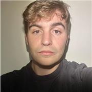 Estudiante que busca trabajo a tiempo parcial con conocimiento en materias de ciencias, fútbol, ajedrez e inglés.