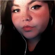 Joven que dicta clases particulares a niñ@s con problemas de aprendizajes