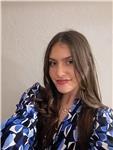Diplomata a ragioneria, studentessa universitaria di management dell'informazione e della comunicazione aziendale