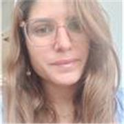 Laureata in Scienze della nutrizione umana. Abilitata all'insegnamento di biologia, scienze, chimica, matematica