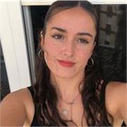 Soy una estudiante que ofrece clases de inglés a todos los niveles. Tengo el C1 (CAE) y mucha experiencia en exámenes de certificación. Me adapto a cada alumno ofreciendo clases de gramática y conversación, apoyo, o preparación para exámenes