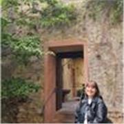 Ragazza laureata in lingue offre lezioni online di inglese