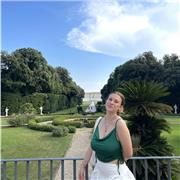 Profesora de Lengua para niños de todas las edades. Estudiante de Filología de último año