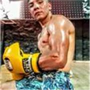 Profesor de boxeo imparte clases profesionales