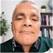 Profesor Máster por la Universidad de Illinois da clases de Física y Matemáticas
