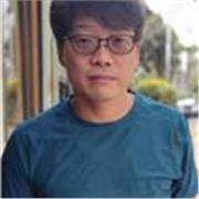 Profesor nativo universitario con experiencia en clases remotas 