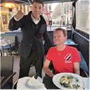 Professeur d'anglais ayant vecu au Royaume-Uni pendant 25 ans en tant que Professeur de français. 