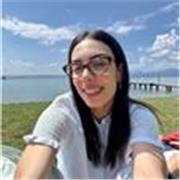 Profesora bilingüe de italiano y español, con dominio nativo y un enfoque centrado en la conversación para adultos y niños