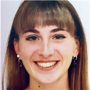 Studentessa universitaria offre aiuto compiti e ripetizioni