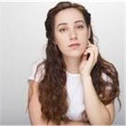 Profesora de teatro y estudiante de magisterio con español nativo ofrece clases de teatro, español, y otras materias