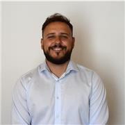 Me defino como una persona inquieta y que aprende contenido con facilidad. Si puedo repasar el contenido previamente puedo dar diferentes tipos de clases adaptadas al nivel de cada alumno. Mi especialidad de la Psicología, la Lengua Castellana, el Marketi