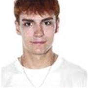Chico de 18 años con titulación en C1 Advanced de inglés.