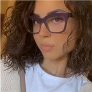 Studentessa universitaria che impartisce ripetizioni di spagnolo