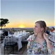 Profesora de inglés con C1 y habilitación de Leng extranjera,imparte clases a primaria y preparo exámenes de Cambridge hasta PET