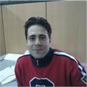 Docente con esperienza di ricerca scientifica fornisce lezioni di chimica e biologia