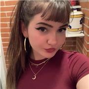 Estudiante de filología hispánica, apasionada de la literatura y la lengua, con experiencia impartiendo clase