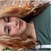 Estudiante de Arte Dramático, titulada en Mediación Comunicativa y especializada en educación especial y y SAAC