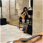 Vuoi imparare a suonare la chitarra classica? O semplicemente perfezionare il tuo stile? Facciamo lezione insieme!