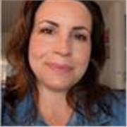 Profesora de Portugués y cultura brasilena calificada para ensenar a adultos y ninos. 