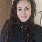Profesora de Educación Primaria, para niños y niñas de 6-12 años, y de inglés para adultos.
